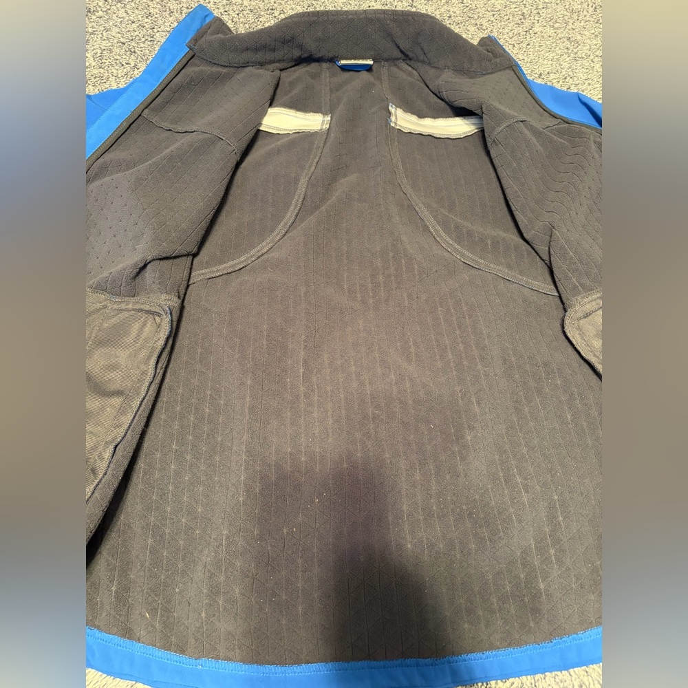 ASICS Men's Vibrant Blue Performance Jacket - Picture 9 of 16